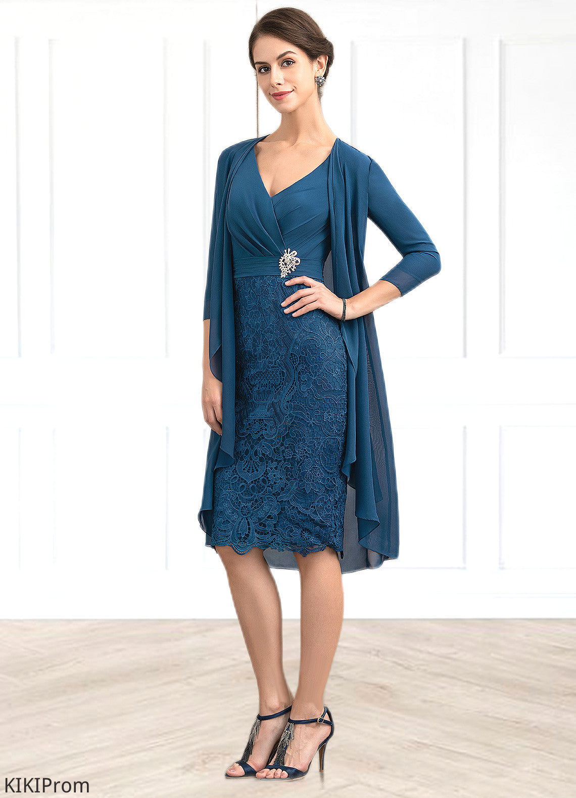 Madilyn Sheath/Column V-neck Knee-Length Chiffon Lace Mother of the Bride Dress With Crystal Brooch DZ126P0014972