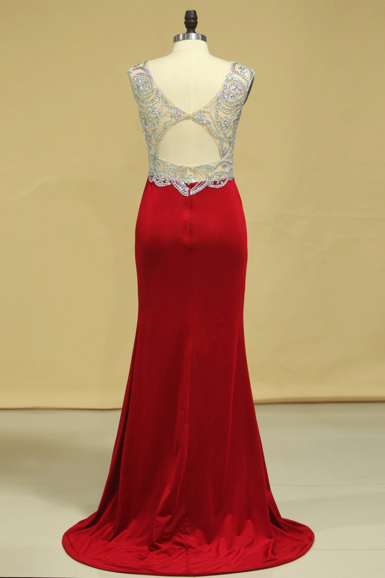 2022 Red V Neck Beaded Bodice Open Back Prom Dresses Column Spandex Sweep Train Plus Size