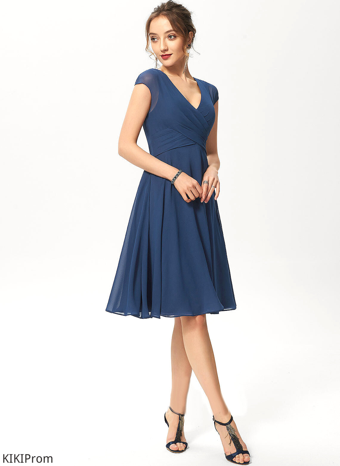 Ruffle With Areli Knee-Length Dress Homecoming A-Line V-neck Chiffon Homecoming Dresses