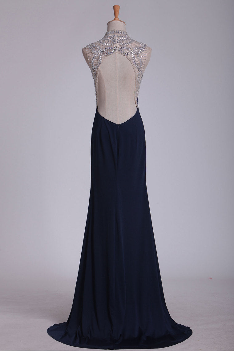2022 Spandex Prom Dresses High Neck With Beading Sweep Train Sheath