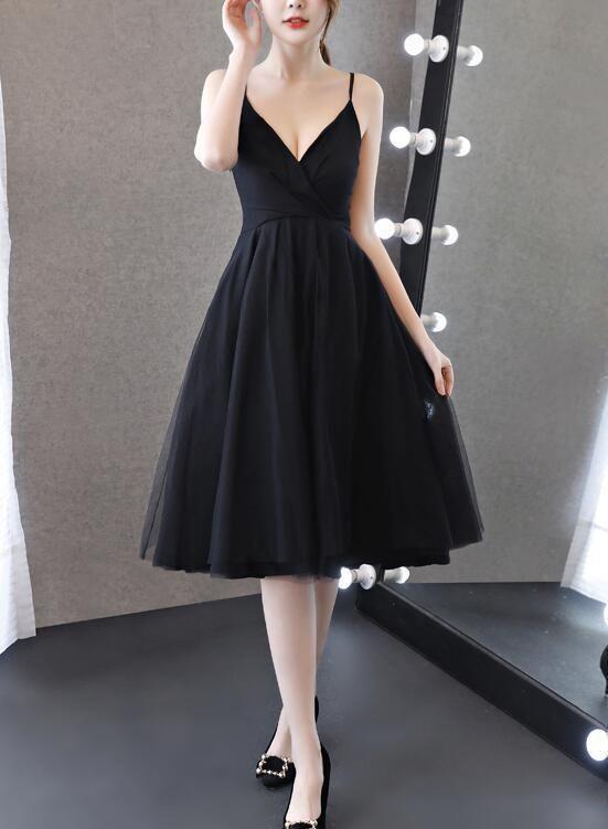 Elliana Homecoming Dresses V-Neckline Party Dresses Black Party Dress Knee Length Black DZ3265