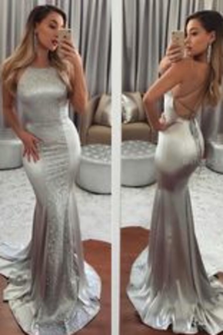 2024 Sexy Prom Dresses Mermaid Halter Lace Up Open Back With Sequins